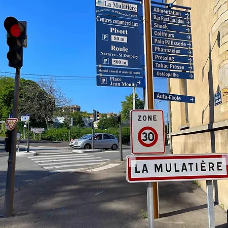T1/ Terrasse /proche Centre Lyon Apartment La Mulatiere